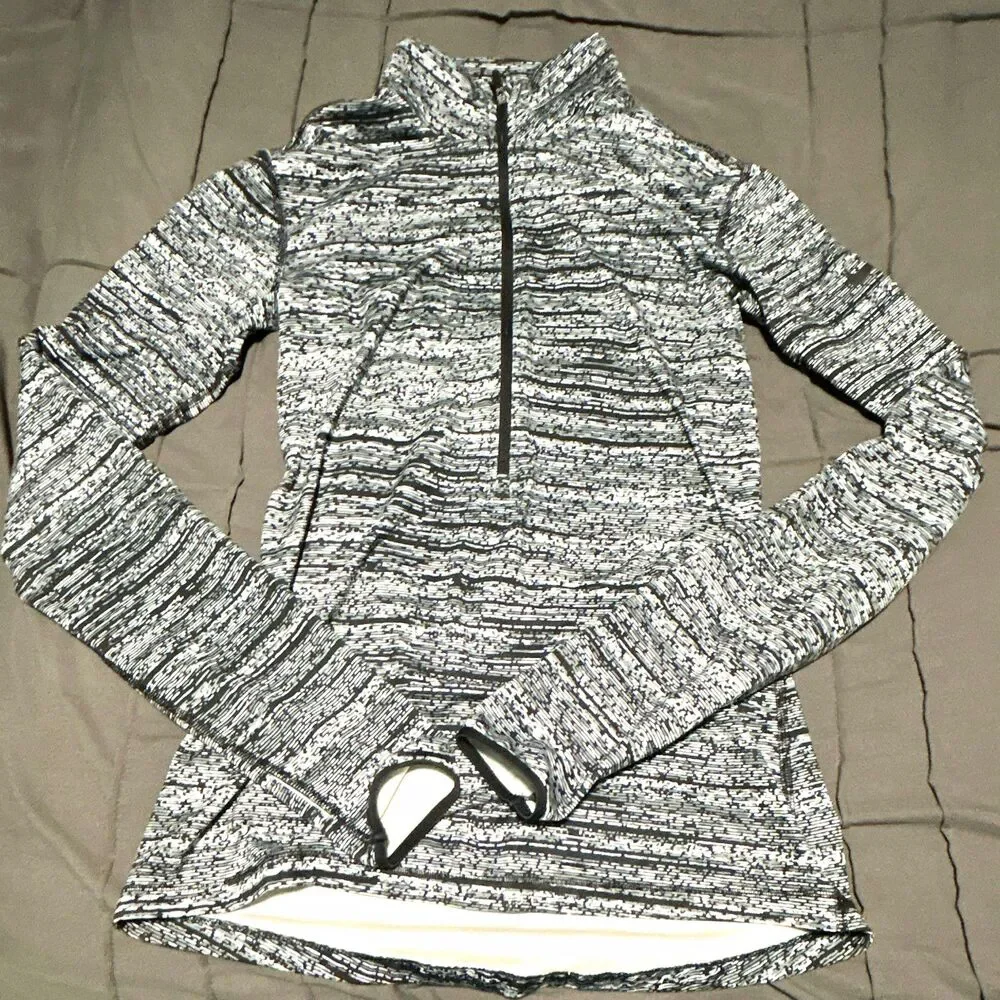 Nike Pro Dri-FIT Women’s S Black/White Abstract Knit 1/4 Zip Mock Neck Top
